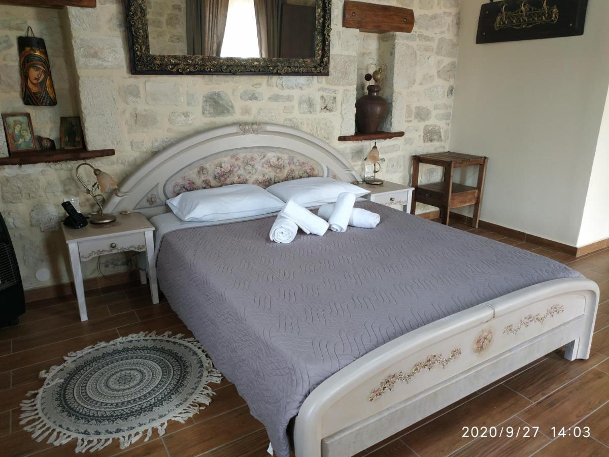 Amazing Stone Villas Kapetaniana Exterior photo